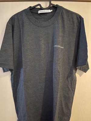 Calvin Klein T-shirt size L black and gray lightly worn