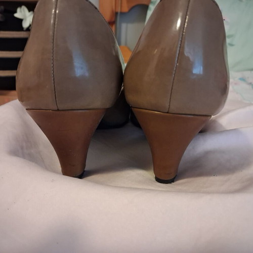 Pumps size 40 beige like new