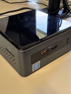 Intel NUC NUC7NY like new with Intel Pentium Silver J5005, 8GB RAM, 250GB SSD