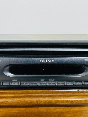 Sony CDX-S2000 car radio CD player used