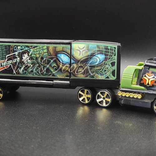 Hot Wheels Truckin Transporters Alien Artifact Recon Unit truck used