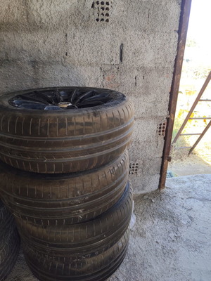 Aftermarket wheels 15" AG Wheels 3947 black glossy with used Dunlop tires