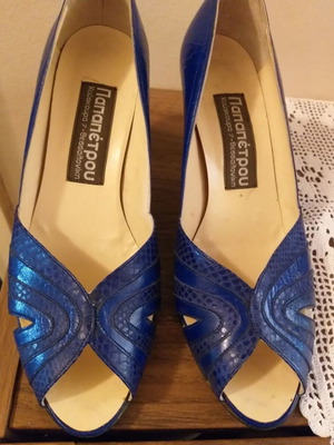 Pumps like new size 37 blue roua with unique design