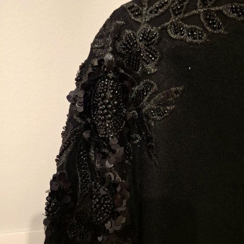 Knitted blouse wide with embroidery on sleeve like new