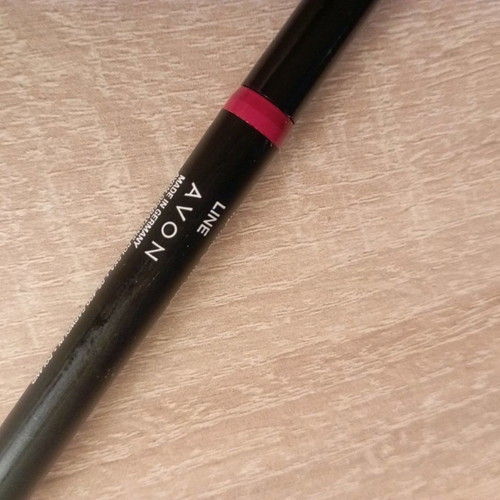 Avon 2 in 1 lip tattoo used, red shade