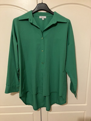 Asymmetrical shirt like new, green, size M