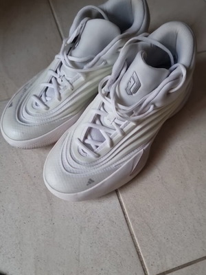 Μπασκετικά παπούτσια adidas Dame X JP6089, λευκά, μέγεθος 44 2/3
