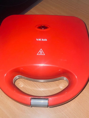 Vicko Sandwich Maker HSS-20B used with non-stick grill plates