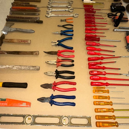 Hand tools used in good condition, complete set
