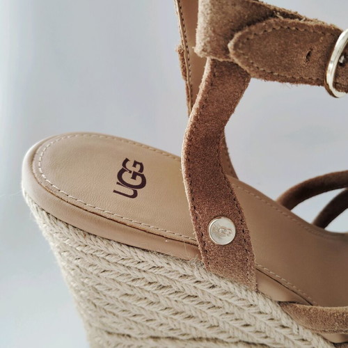 Σουεντ πλατφόρμες UGG Cressida μπεζ σαν καινούργιες, νούμερο 38