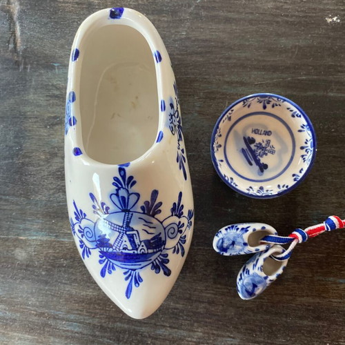 Vintage decorative shoe and miniature porcelain Delft new