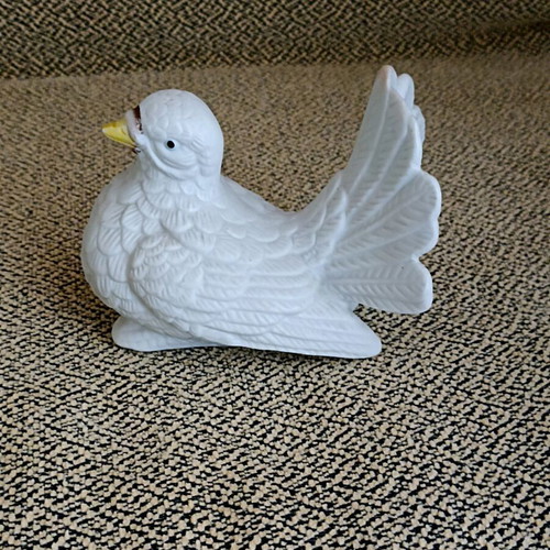 White decorative dove Sophia-Ann like new