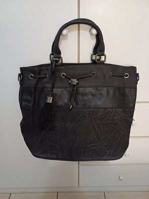 Black shoulder bag like new in very good condition
