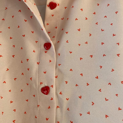 Cropped shirt with hearts one size, like new, beige and red