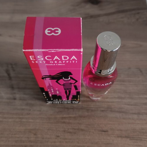Escada Sexy Graffiti Eau de Toilette 30ml like new limited edition