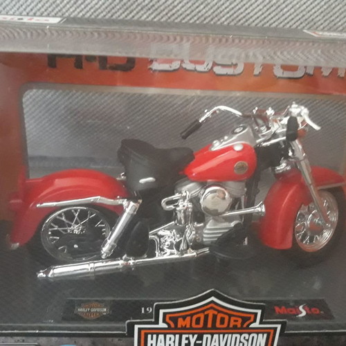 Harley Davidson 1958 FLH Duo Glide модел на мотоциклет 1:18 нов