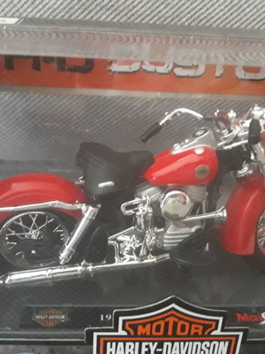 Harley Davidson 1958 FLH Duo Glide модел на мотоциклет 1:18 нов