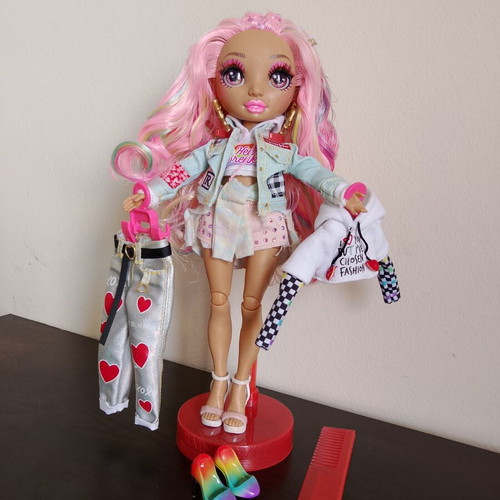 Rainbow High Kia Hart Special Edition fashion doll, complete set