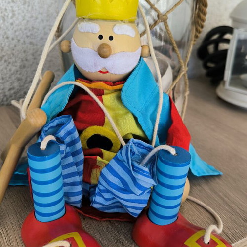 Wooden king marionette