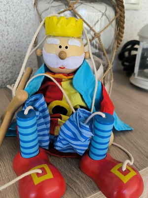 Wooden king marionette