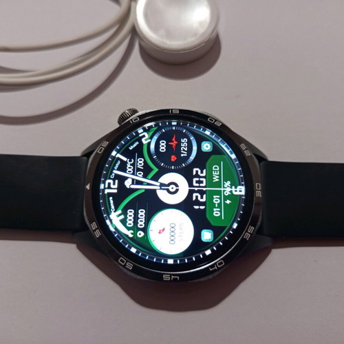 Smart watch like new with many functions and screen protector
