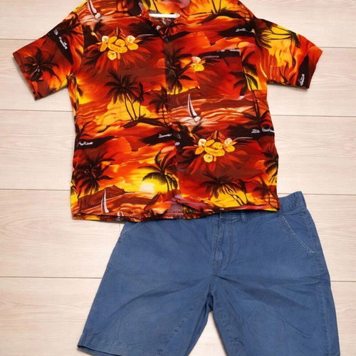 Men's shirt and shorts set like new, size M