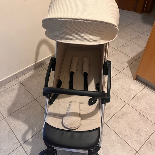 Eden Kikka Boo stroller like new with rain cover