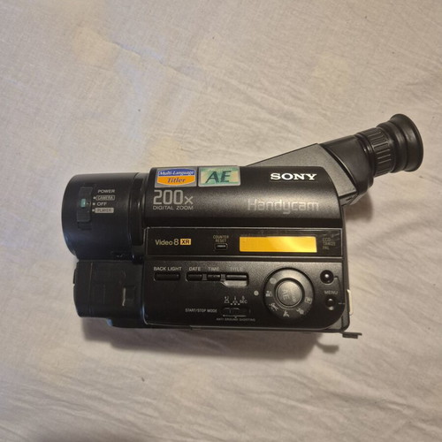 Sony Handycam CCD-TR416 Video8 XR camcorder with Benetton bag and accessories