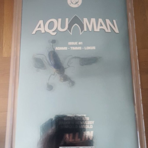 Aquaman #1 Deep Sea Ultra Gloss Foil Variant Comic Book like new