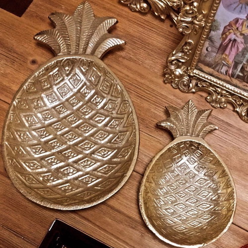 Table platters in pineapple shape, new, large and small