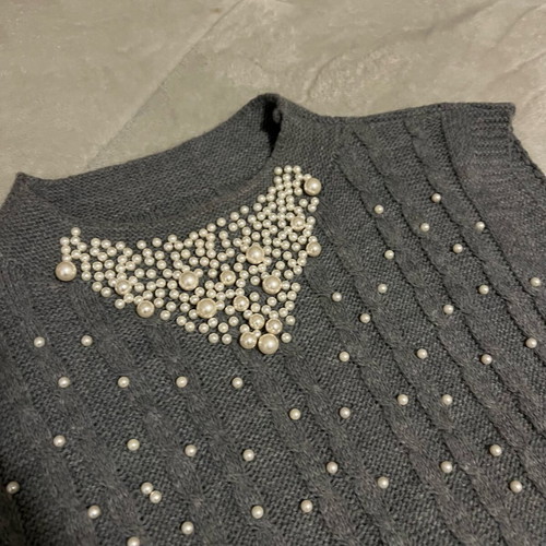 Sleeveless knitted vest with pearls like new, gray