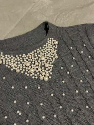 Sleeveless knitted vest with pearls like new, gray