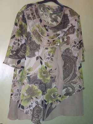 Plus size floral tunic