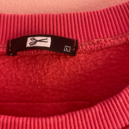 Vagrancy sweatshirt size large like new, fuchsia