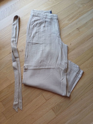 Φαρδιά παντελόνα Marks & Spencer μεταχειρισμένη, μπεζ με ζωνάκι, μέγεθος UK10/EUR38