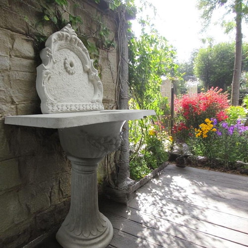 Astrea Garden Outdoor Concrete Wall Fountain new, unpainted