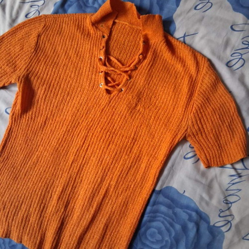 Knitted blouse size M like new, orange