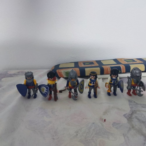Playmobil Lion King Knights Set of 6 Figures Like New