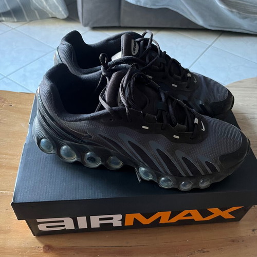Nike Air Max DN8 sneakers, size 44, black and grey