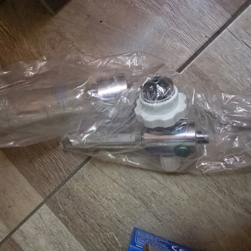 RS 15 LPM wall-mounted flowmeter with cup and hose, new