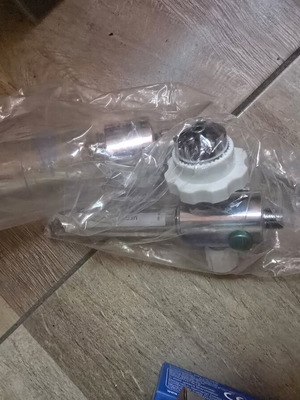 RS 15 LPM wall-mounted flowmeter with cup and hose, new