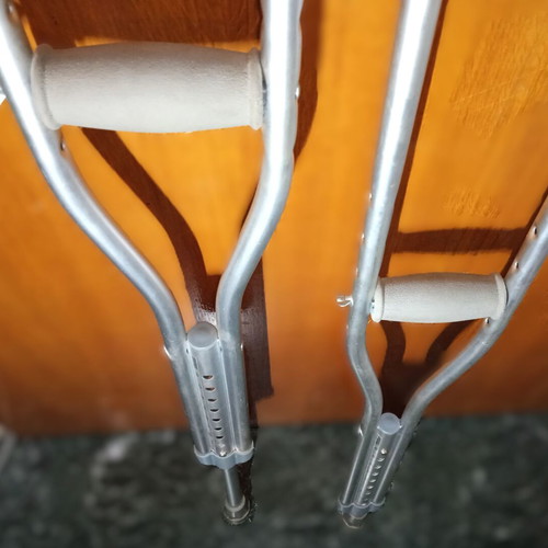 Aluminum children's crutches adjustable height like new