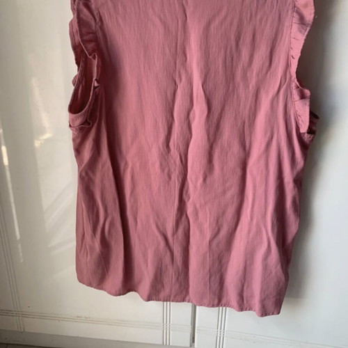 Yookie sleeveless blouse with ruffles XXL like new, pink-salmon