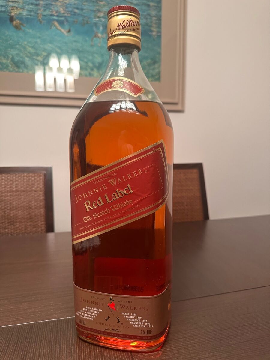 Johnnie Walker Red Label Scotch Whiskey… - € 169,00 - Vendora.cy