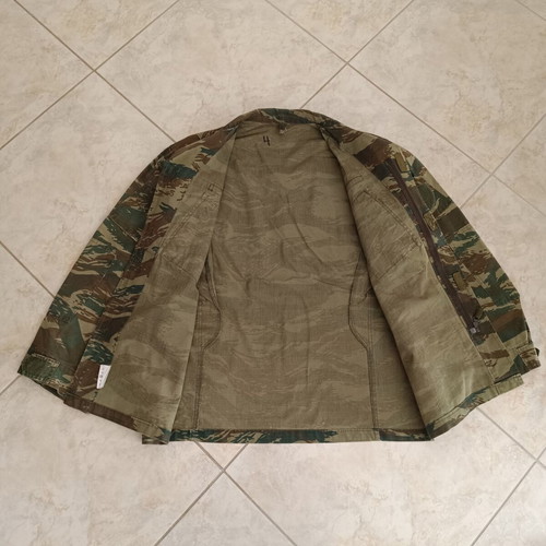New type camouflage uniform jacket large, pants medium