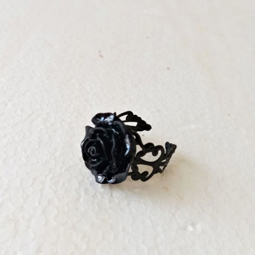 Ring with black rose new