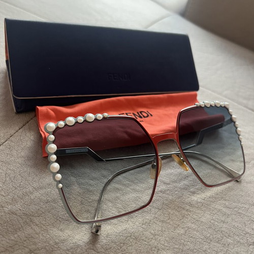 Fendi sunglasses new, silver color