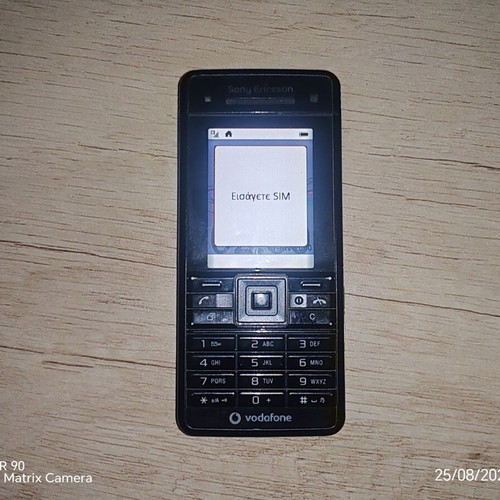 Sony Ericsson C902 mobile phone with charger and battery