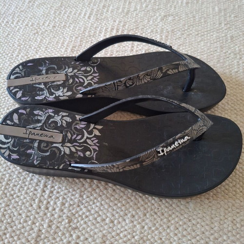 Ipanema platform flip-flops size 39, black