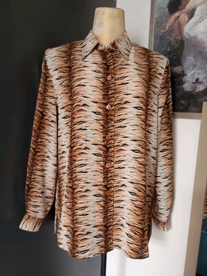 Canda women's shirt animal print size L like new brown